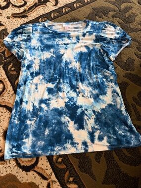 LuLaRoe Blue and White Tie-Dye Short Sleeve Tee